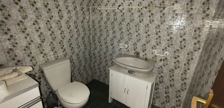 Piso de cuatro habitaciones con terraza