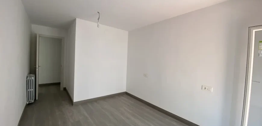 Piso céntrico de tres habitaciones con ascensor