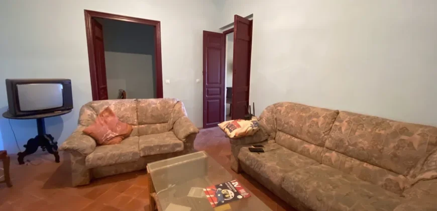 Casa independiente con patio en Capillas.
