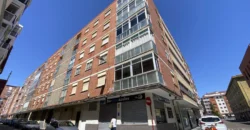 Piso céntrico de tres habitaciones con ascensor Piso céntrico de tres habitaciones con ascensor
