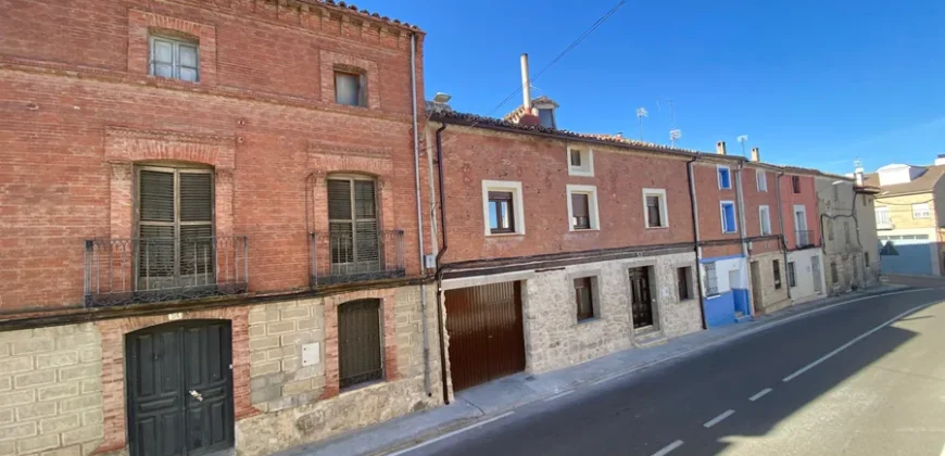 Chalet adosado en Baltanas.