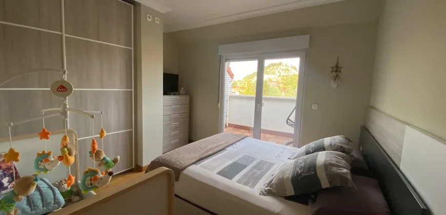 Ático de tres habitaciones con dos terrazas en el Cristo.