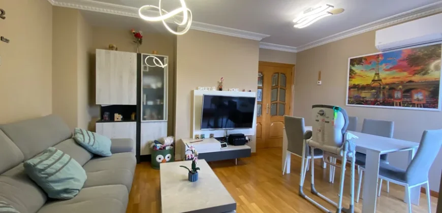 Ático de tres habitaciones con dos terrazas en el Cristo.