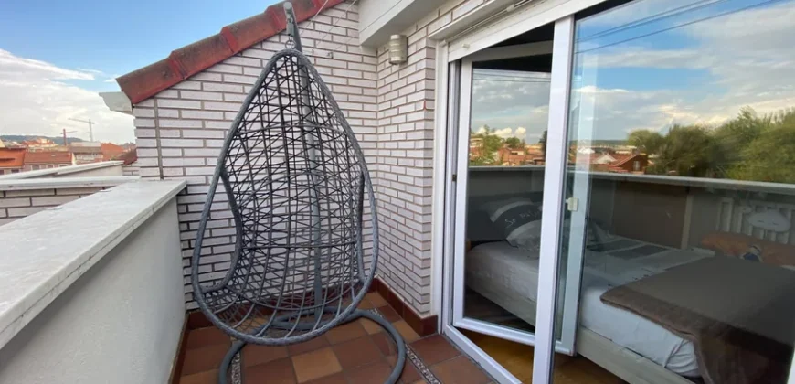 Ático de tres habitaciones con dos terrazas en el Cristo.