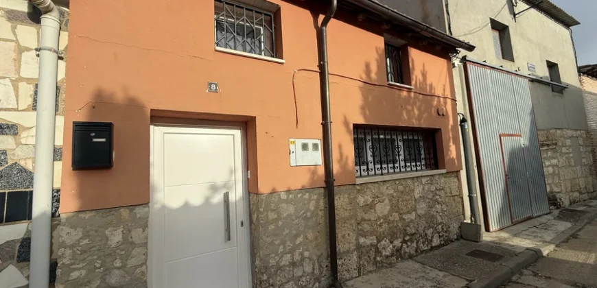 Chalet adosado en Fuentes de Valdepero.