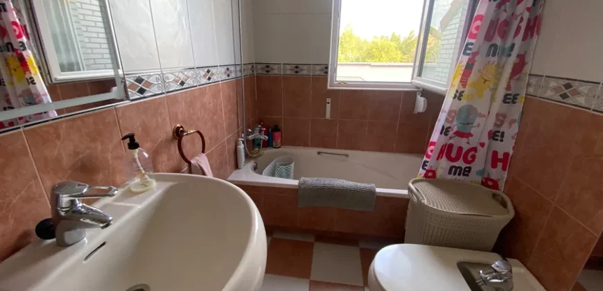 Ático de tres habitaciones con dos terrazas en el Cristo.