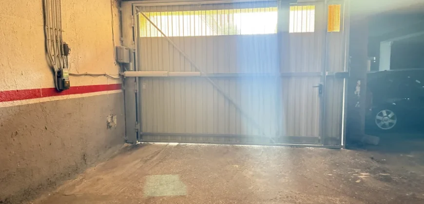 Piso para reformar de tres habitaciones con garaje