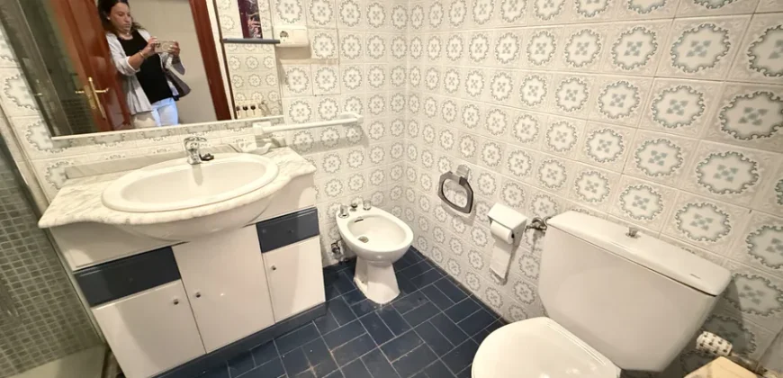 Piso de cuatro habitaciones en Casado del Alisal.