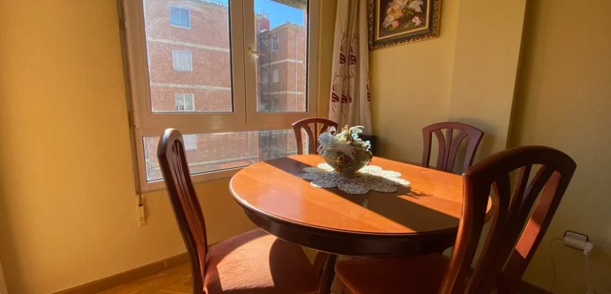 Piso para entrar a vivir de tres habitaciones en Pintor Oliva.