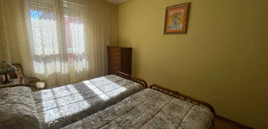 Piso para entrar a vivir de tres habitaciones en Pintor Oliva.