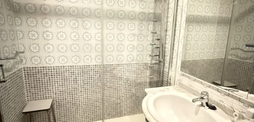 Piso de cuatro habitaciones en Casado del Alisal.