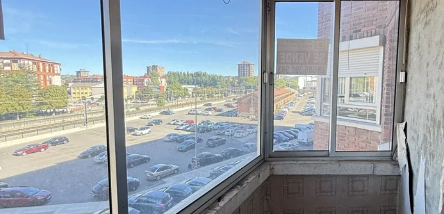Piso de cuatro habitaciones en Casado del Alisal.