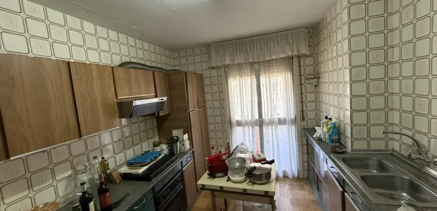 Piso de cuatro habitaciones en Casado del Alisal.