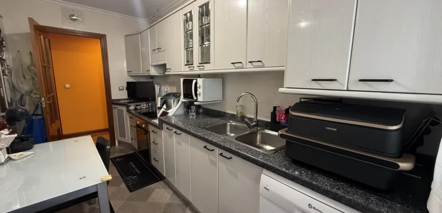 Piso céntrico de tres habitaciones para entrar a vivir