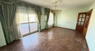 Piso de cuatro habitaciones en Casado del Alisal. Piso de cuatro habitaciones en Casado del Alisal.