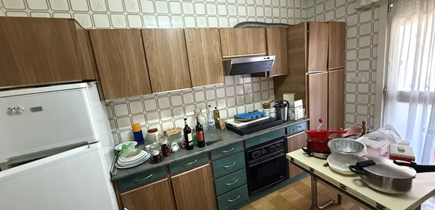 Piso de cuatro habitaciones en Casado del Alisal.