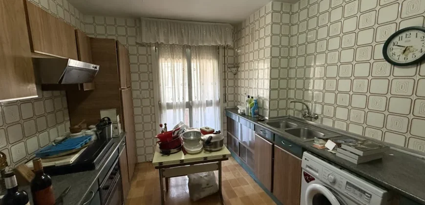 Piso de cuatro habitaciones en Casado del Alisal.