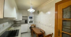 Piso para entrar a vivir de tres habitaciones en Pintor Oliva.