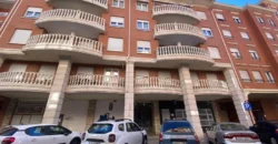 Piso para entrar a vivir de tres habitaciones en Pintor Oliva.