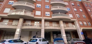 Piso para entrar a vivir de tres habitaciones en Pintor Oliva.