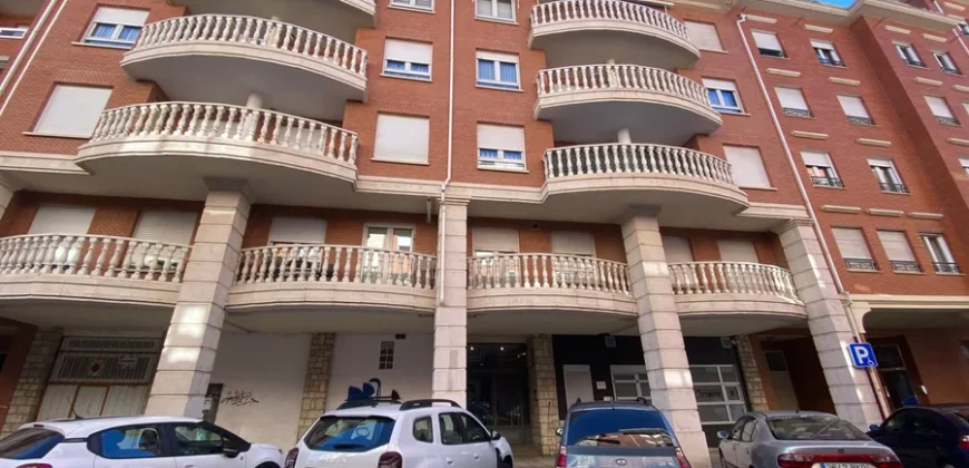 Piso para entrar a vivir de tres habitaciones en Pintor Oliva.