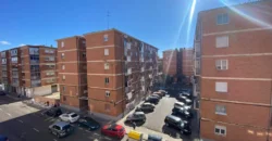 Piso para entrar a vivir de tres habitaciones en Pintor Oliva.