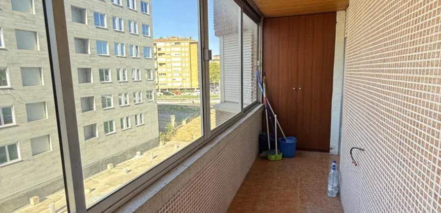 Piso de cuatro habitaciones en Casado del Alisal.