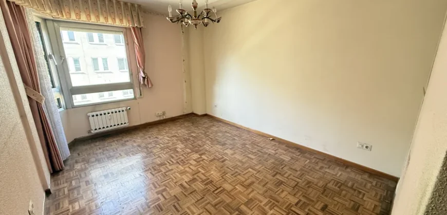 Piso de cuatro habitaciones en Casado del Alisal.