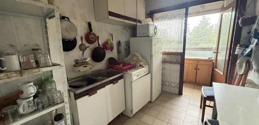 Piso para reformar de tres habitaciones con garaje