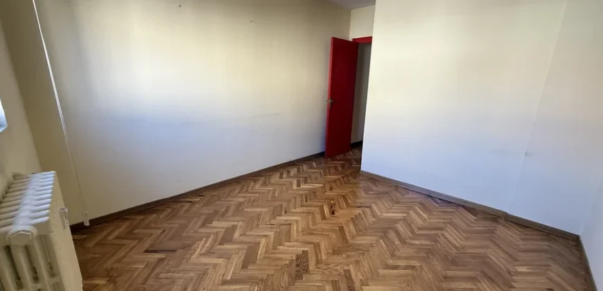 Piso céntrico de 2 habitaciones con garaje.