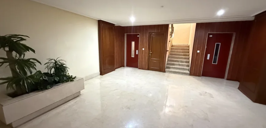 Piso de cuatro habitaciones en Casado del Alisal.
