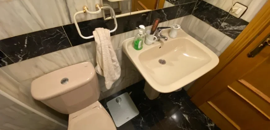 Piso para entrar a vivir de tres habitaciones en Pintor Oliva.