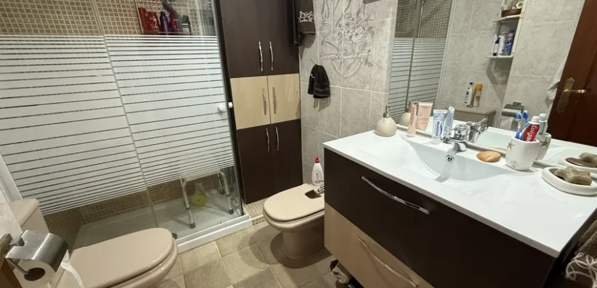 Piso céntrico de tres habitaciones para entrar a vivir