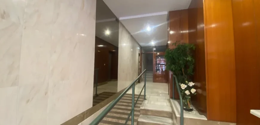 Piso para entrar a vivir de tres habitaciones en Pintor Oliva.