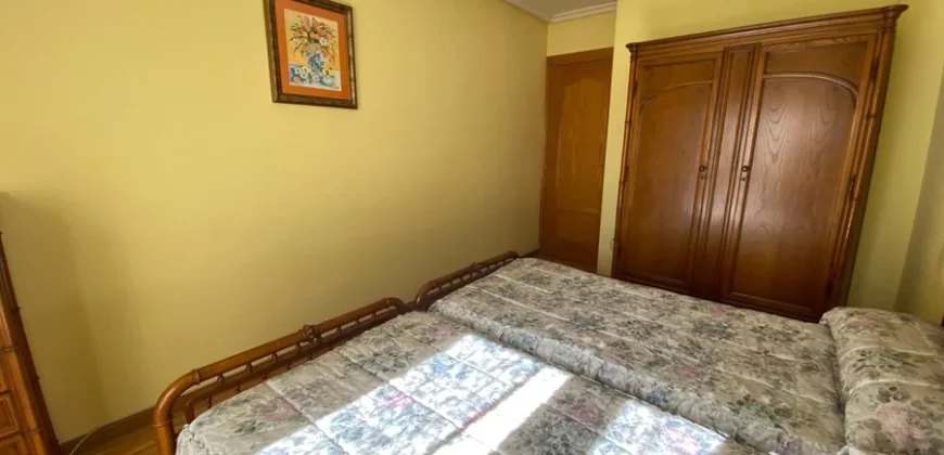 Piso para entrar a vivir de tres habitaciones en Pintor Oliva.