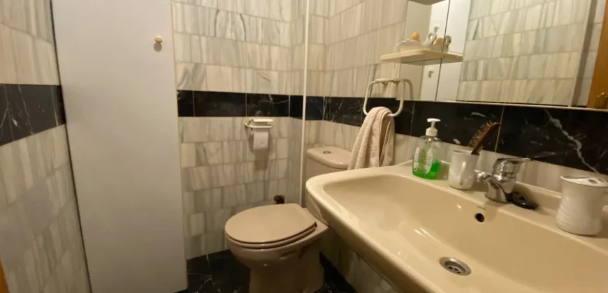 Piso para entrar a vivir de tres habitaciones en Pintor Oliva.