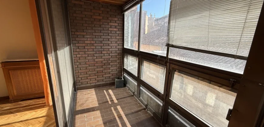 Piso céntrico de 2 habitaciones con garaje.