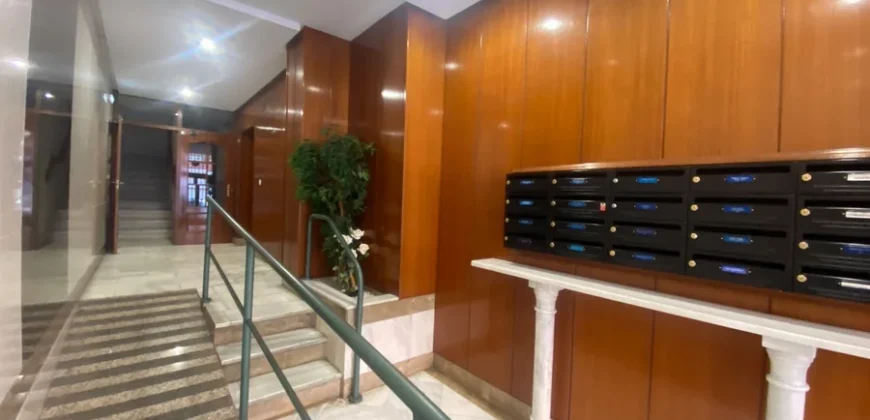 Piso para entrar a vivir de tres habitaciones en Pintor Oliva.