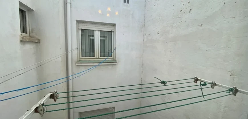Piso para entrar a vivir de tres habitaciones en Pintor Oliva.