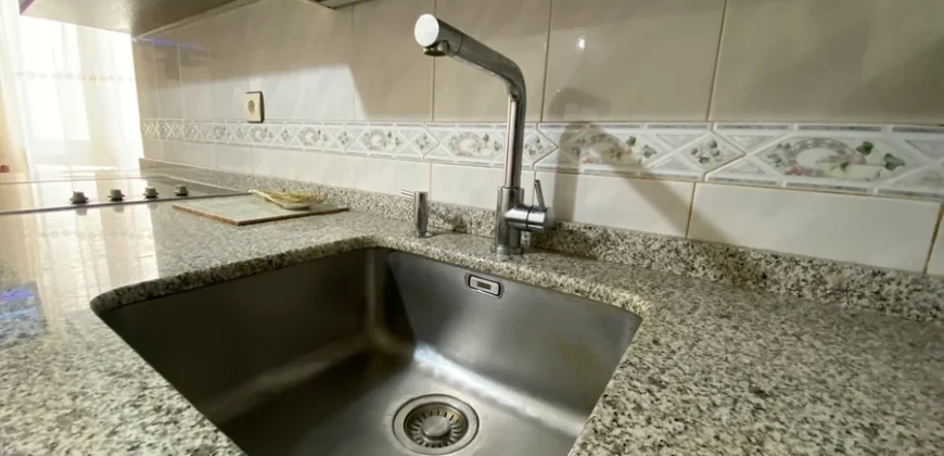 Piso para entrar a vivir de tres habitaciones en Pintor Oliva.