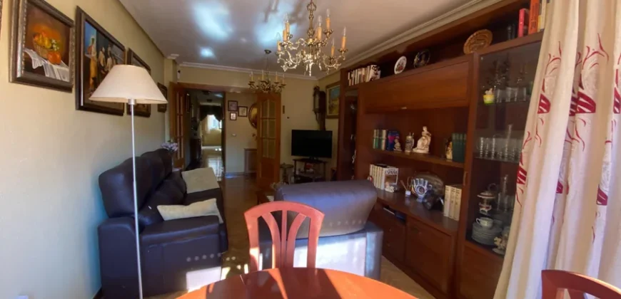 Piso para entrar a vivir de tres habitaciones en Pintor Oliva.