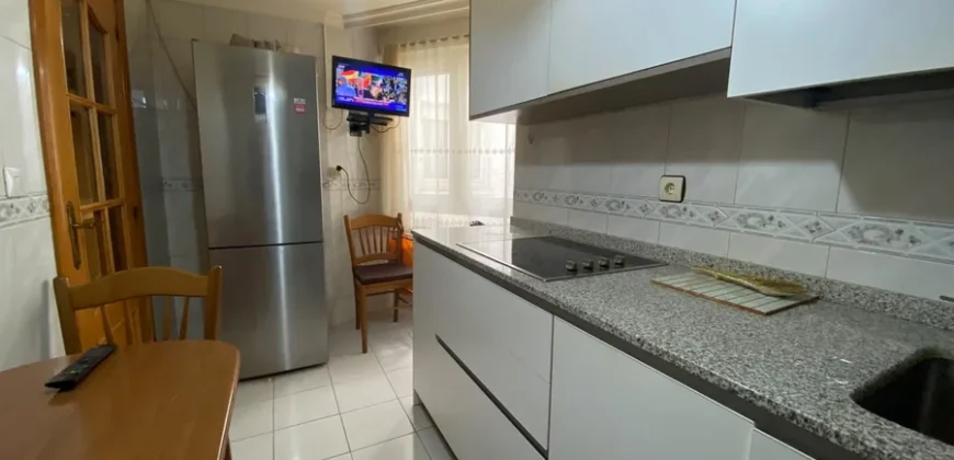 Piso para entrar a vivir de tres habitaciones en Pintor Oliva.