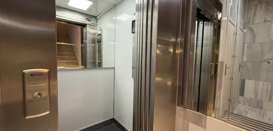 Piso céntrico de 2 habitaciones con garaje.