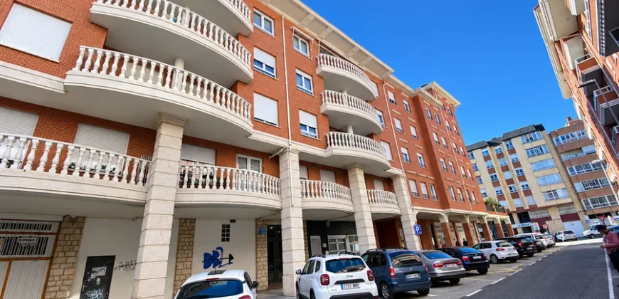 Piso para entrar a vivir de tres habitaciones en Pintor Oliva.