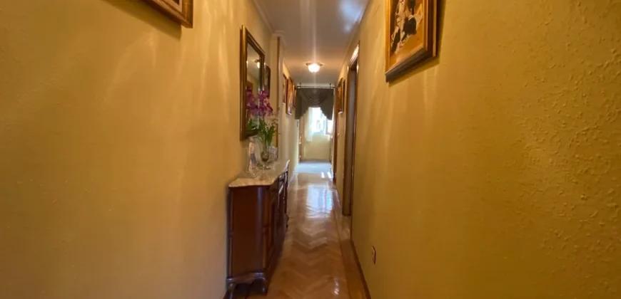 Piso para entrar a vivir de tres habitaciones en Pintor Oliva.