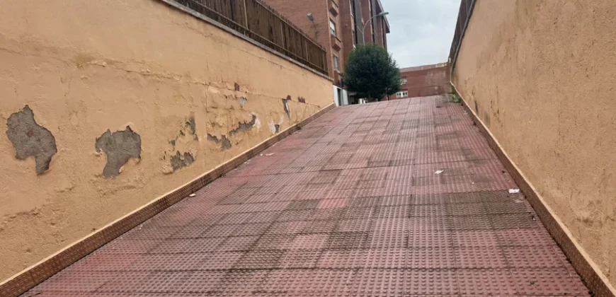 Piso para reformar de tres habitaciones con garaje