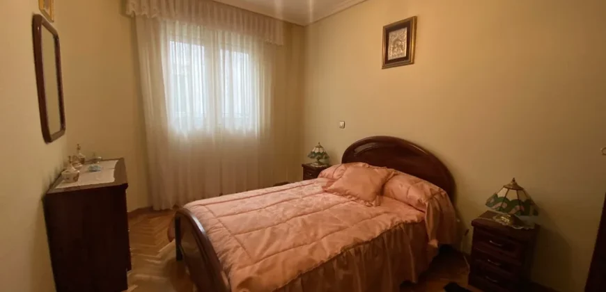 Piso para entrar a vivir de tres habitaciones en Pintor Oliva.