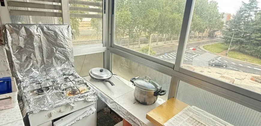 Piso para reformar de tres habitaciones con garaje