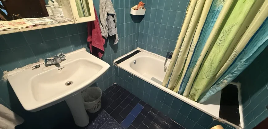 Piso para reformar de tres habitaciones con garaje