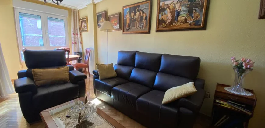 Piso para entrar a vivir de tres habitaciones en Pintor Oliva.